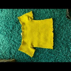 Cute yellow top